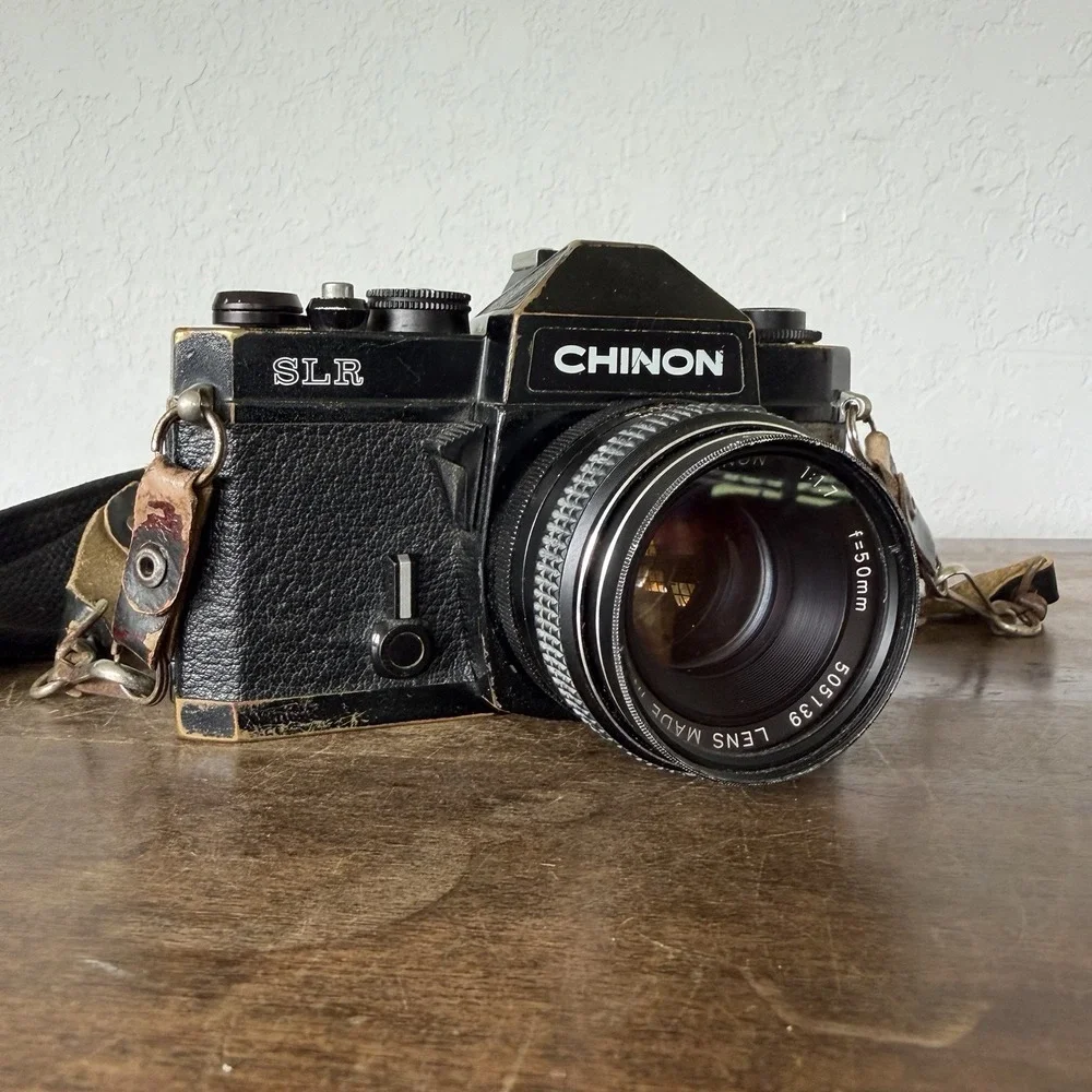 Vintage 1979 CHINON 35mm Film SLR Camera with 50mm f/1:1.7 - Untested‎ Body Lens
